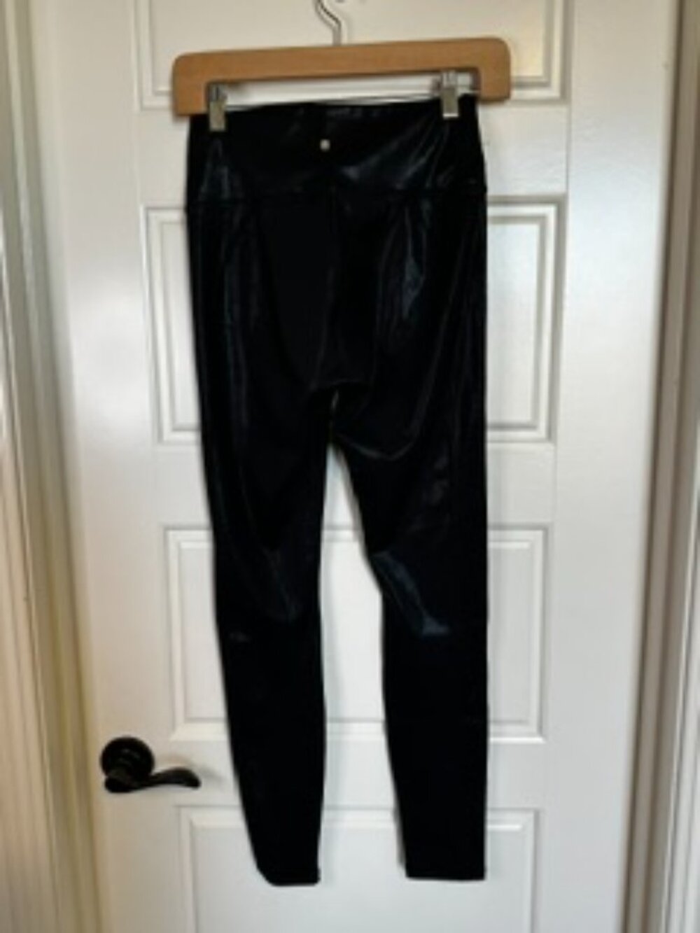 Fabletics Workout Set - Picture 3 of 6